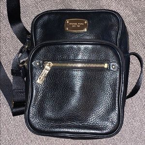 ✨✨✨Michael Kors leather camera bag